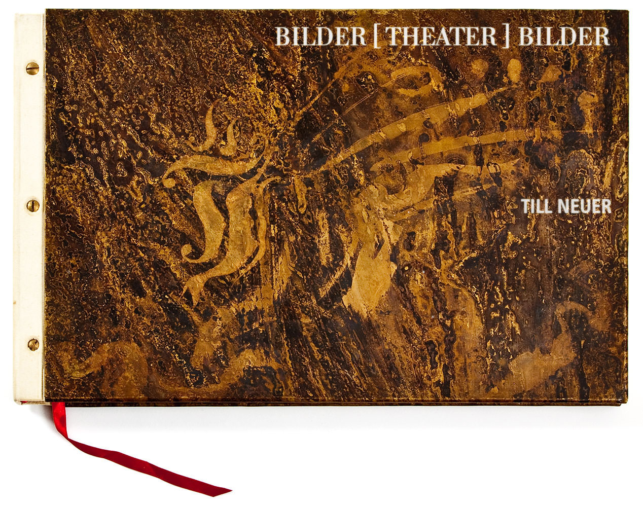 Buchgestaltung BilderTheaterBilder, Buchdeckel: geätztes Messingblech, Titel, 305 × 430 mm, © Till Neuer