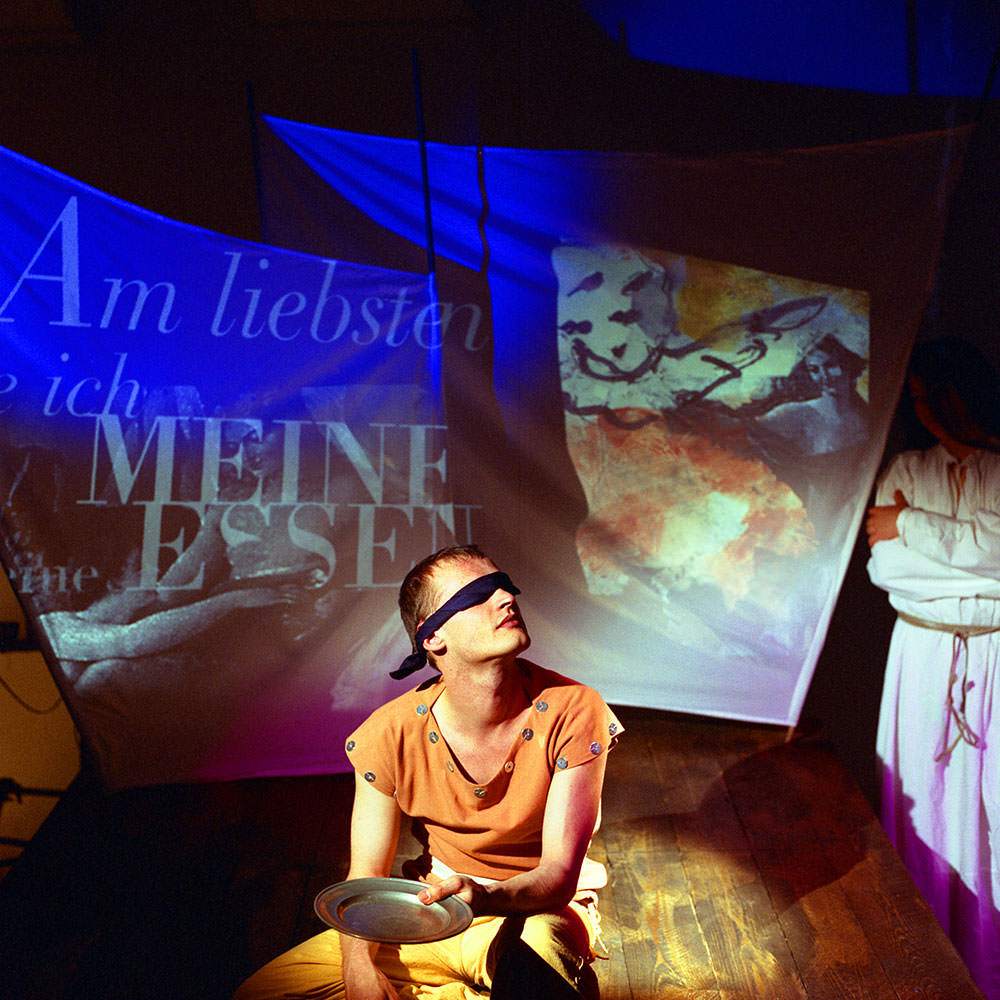 Theaterbild nach „Der Lahme und der Blinde“, nach Dario Fo, © Till Neuer